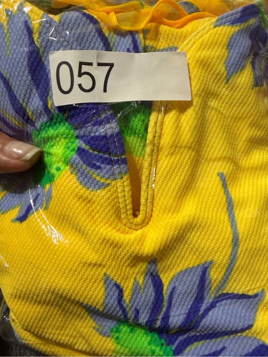 La Blanca Other - La Blanca Yellow Floral 1-Piece Swimsuit w/matching Sarong